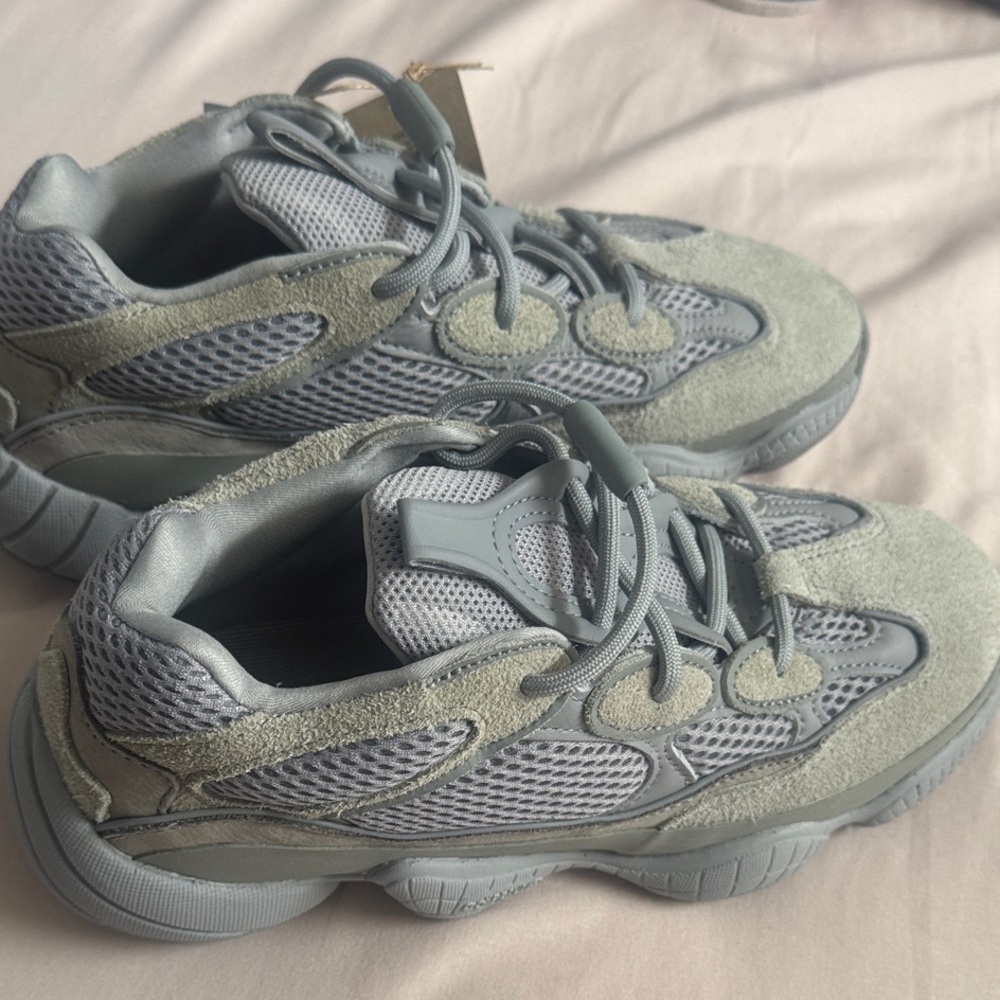 Yeezy 500 - Picture 3 of 6